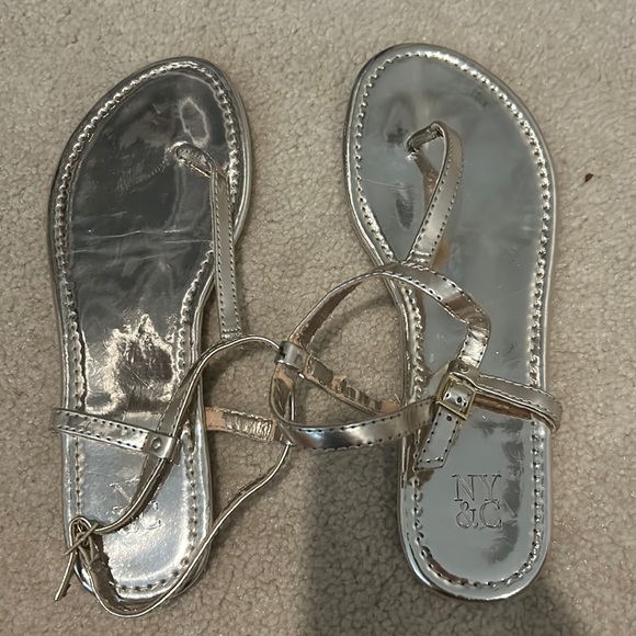 Gold sandals - Picture 1 of 3